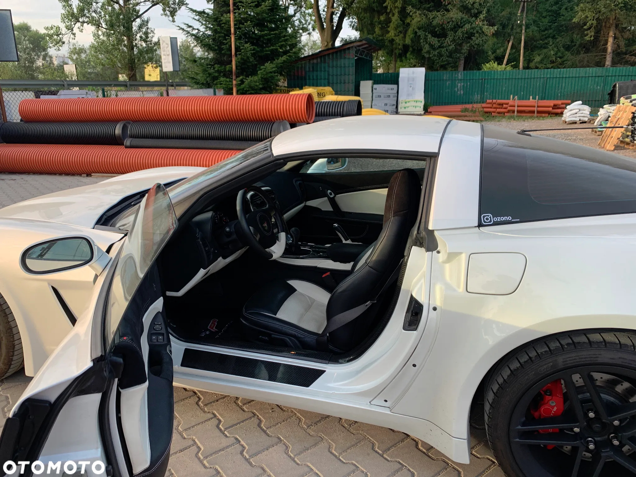 Chevrolet Corvette - 4