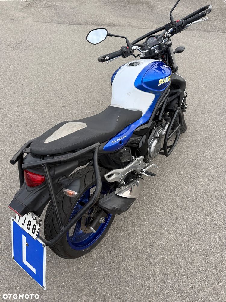 Suzuki Gladius - 5