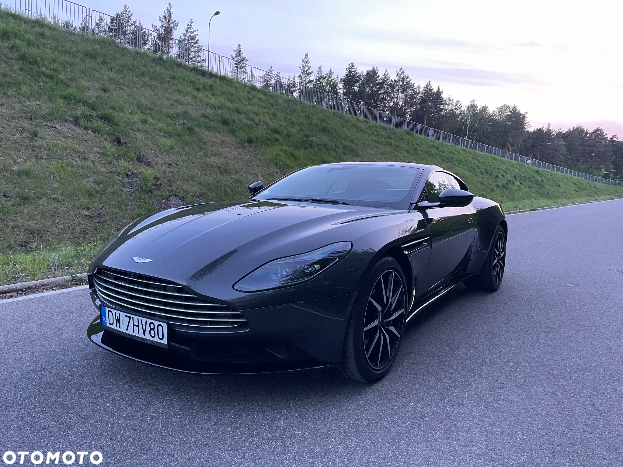 Aston Martin DB11 V8 - 2