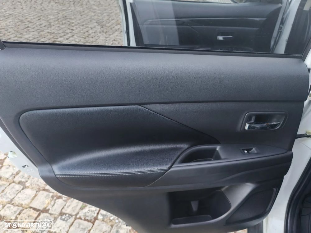 Mitsubishi Outlander 2.2 DI-D Instyle Navi - 9