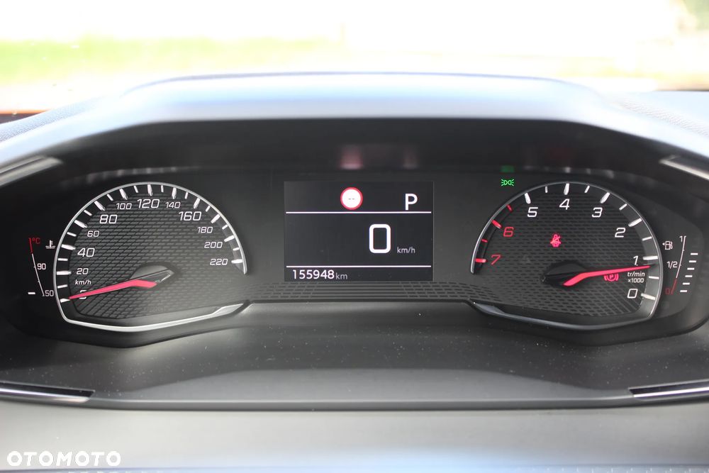 Peugeot 2008 1.5 BlueHDi Allure S&S EAT8 - 14