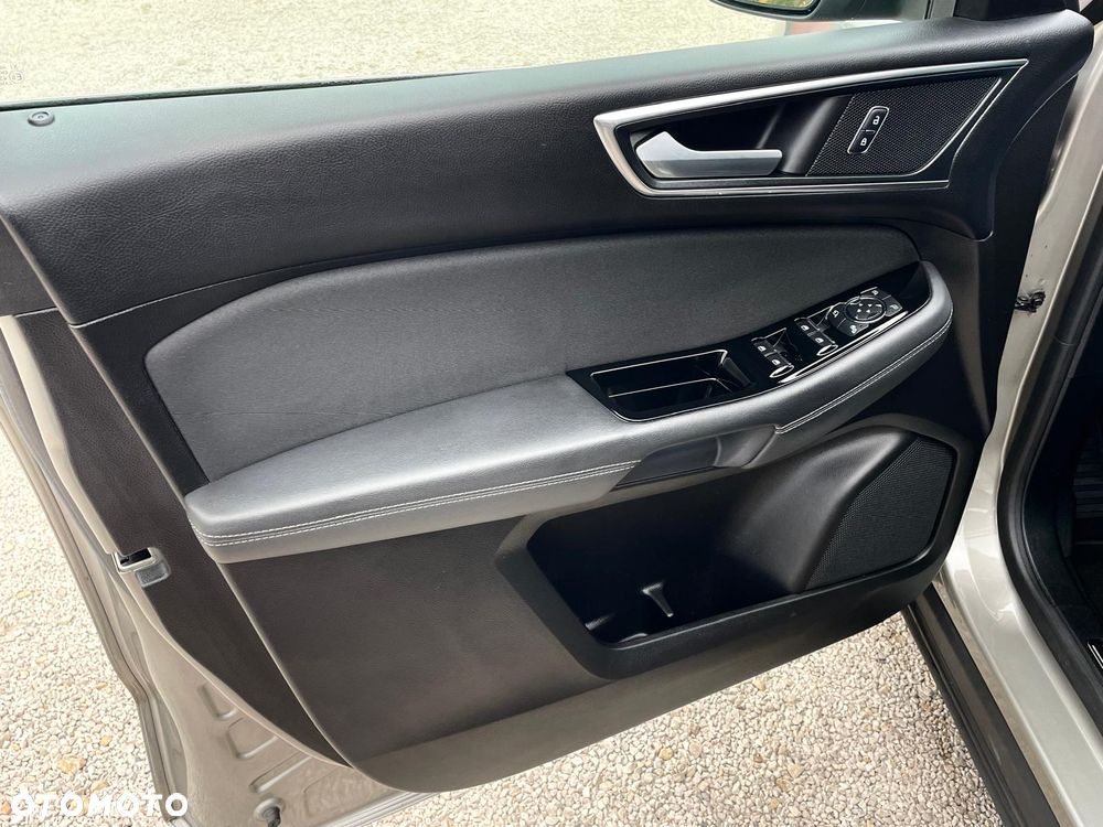 Ford S-Max - 11
