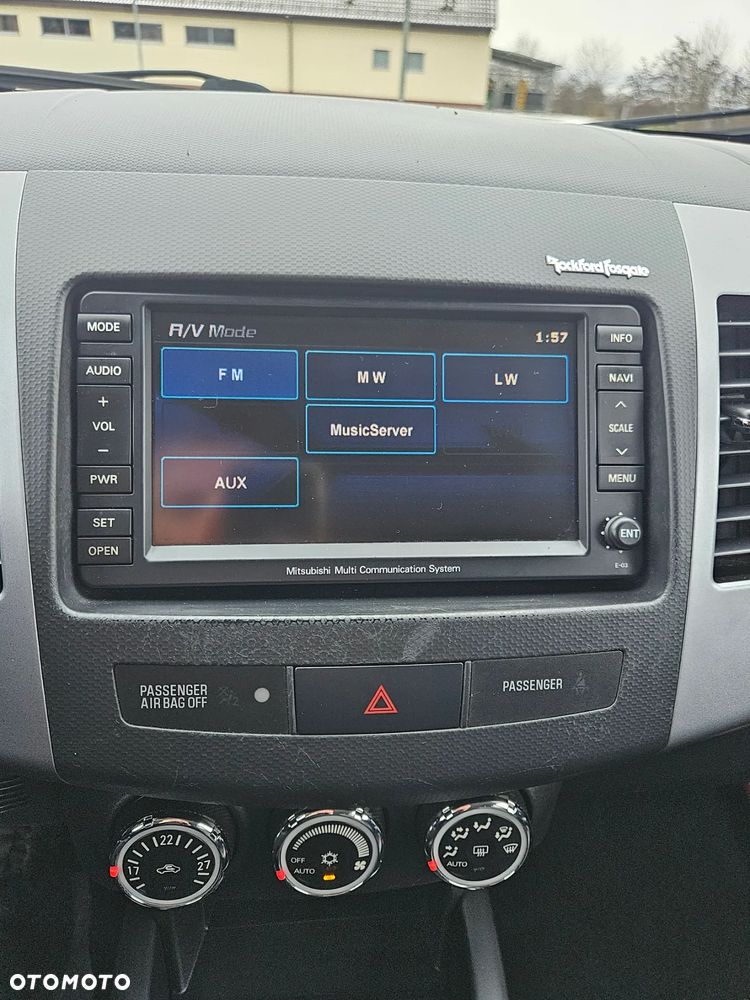 Mitsubishi Outlander - 24