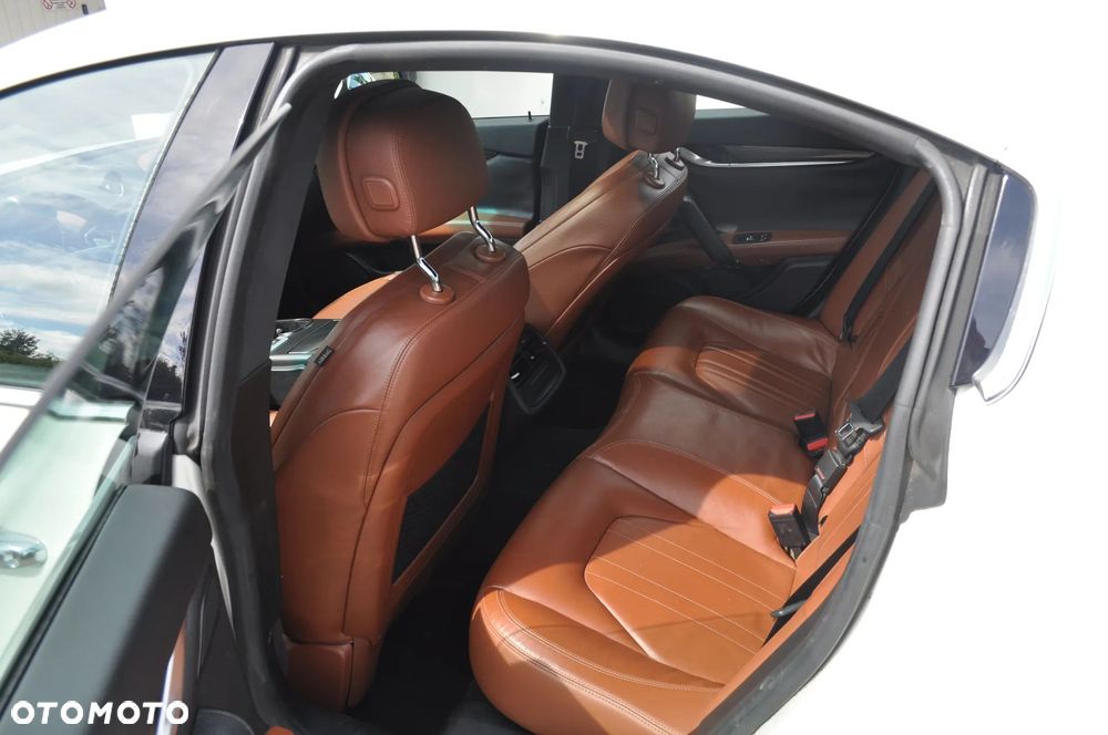 Maserati Ghibli S - 16