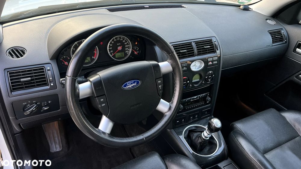 Ford Mondeo 2.5 V6 Ghia - 5