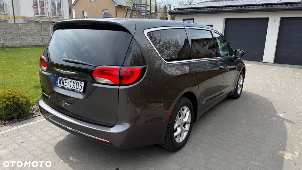 Chrysler Pacifica - 3