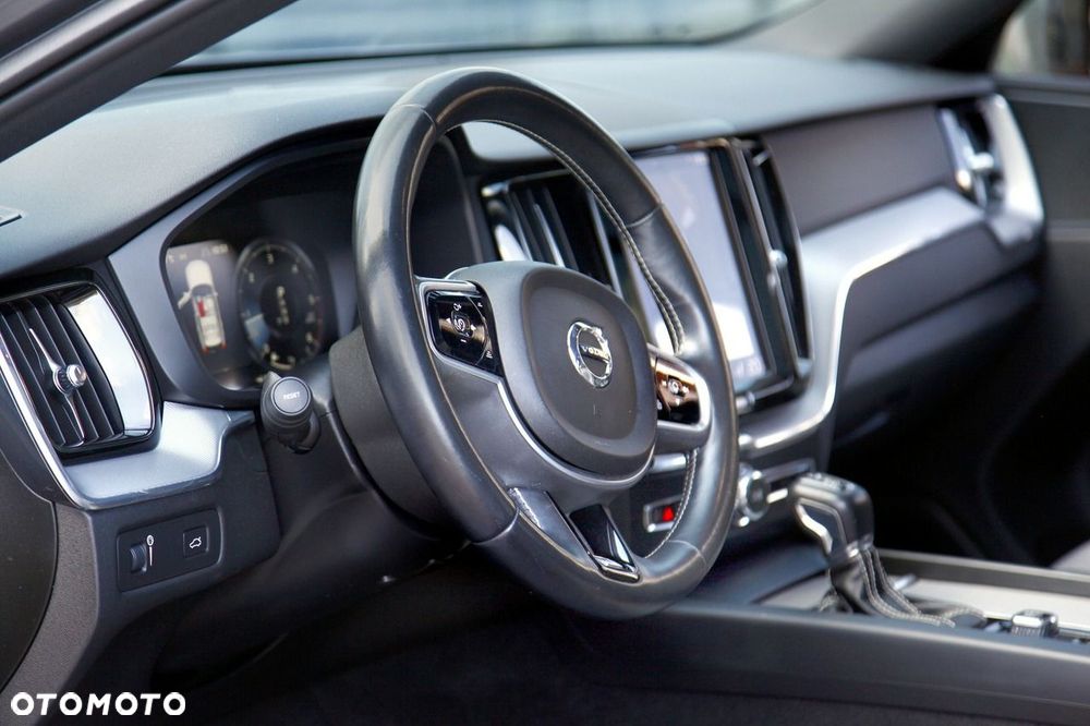 Volvo XC 60 D4 AWD R-Design - 16