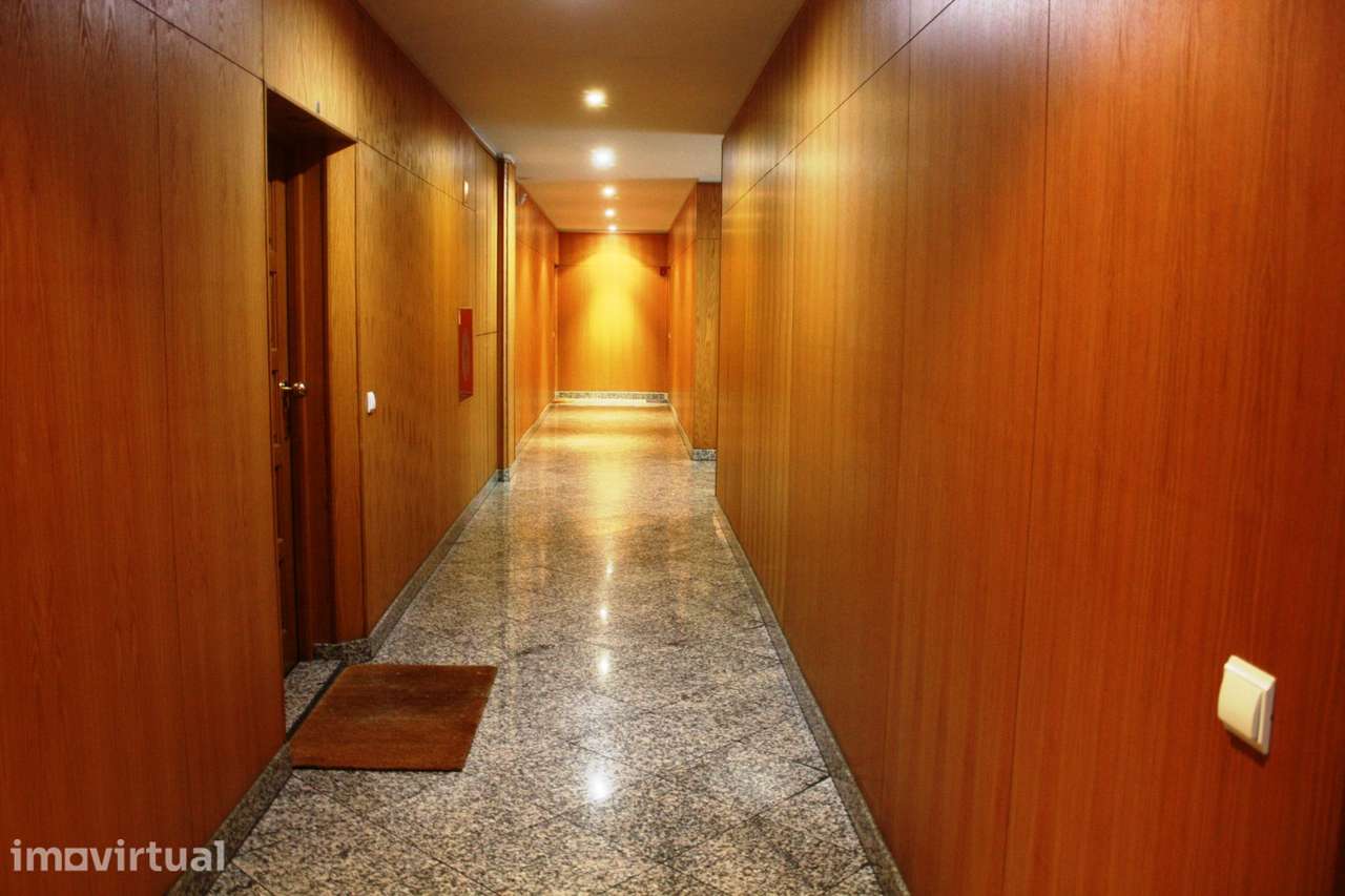 Apartamento T2 com garagem na Maia, pronto a habitar - Grande imagem: 2/14