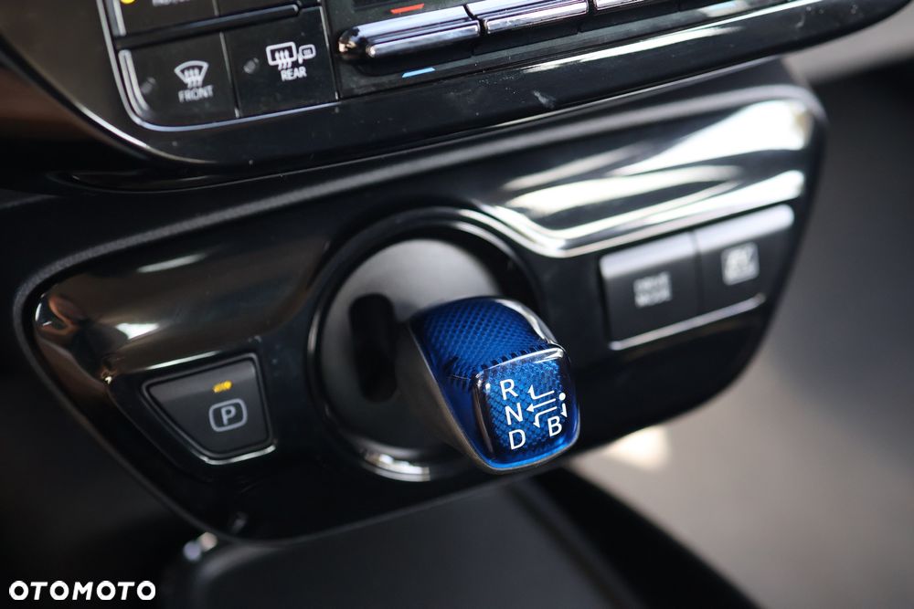 Toyota Prius Hybrid - 16