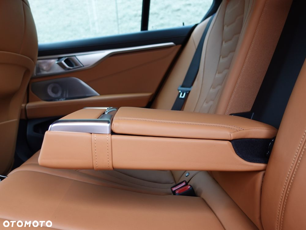 BMW Seria 8 M850i xDrive Gran Coupe - 26