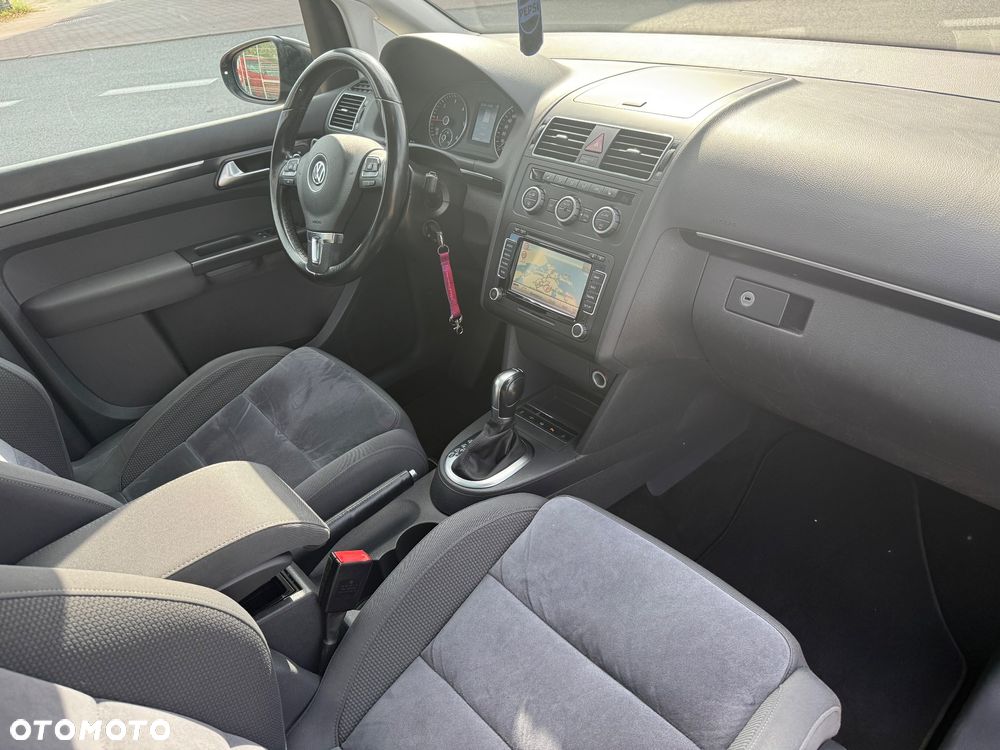 Volkswagen Touran 2.0 TDI DPF Highline DSG - 22