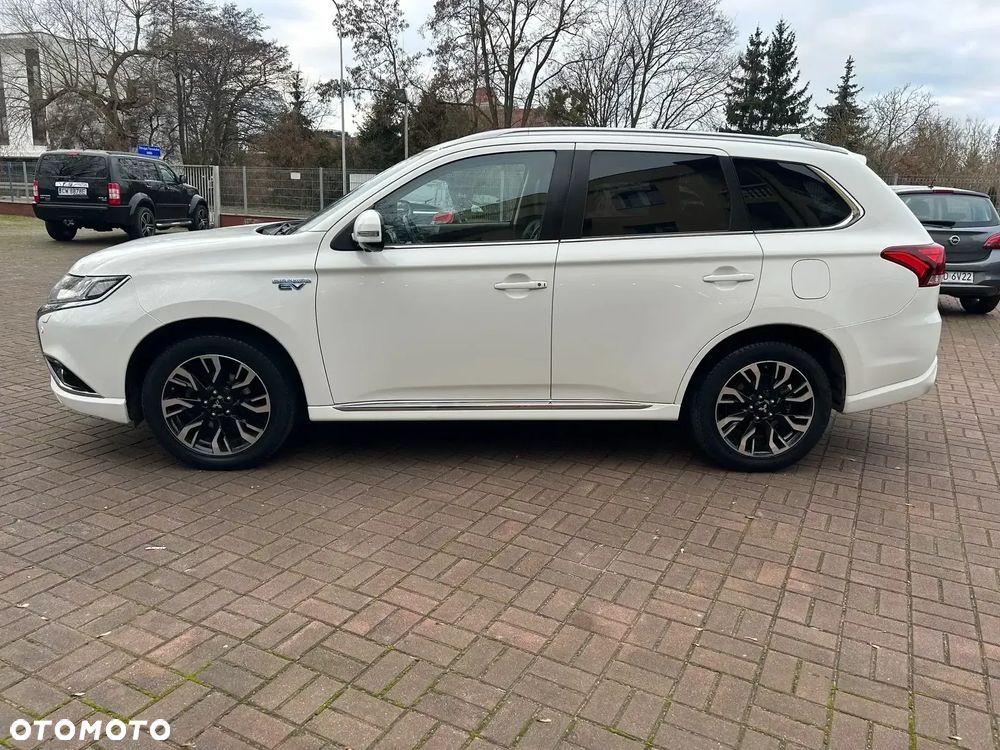 Mitsubishi Outlander 2.0 4WD Top - 17