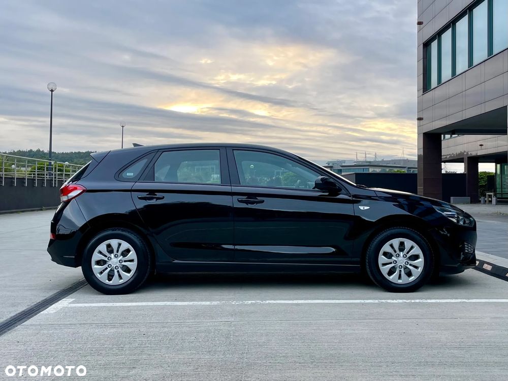 Hyundai i30 1.5 DPI Classic + - 13