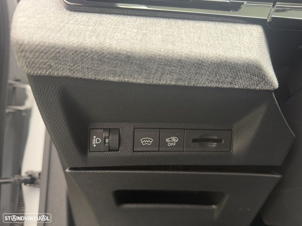 Peugeot 3008 1.2 Hybrid Allure e-DCS6 - 23