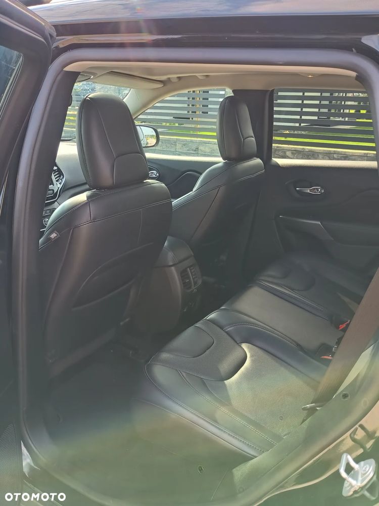 Jeep Cherokee - 8
