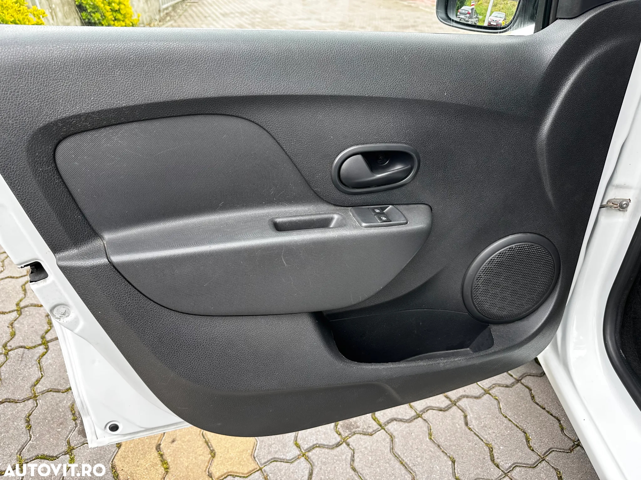 Dacia Logan 0.9 TCe Ambiance - 28