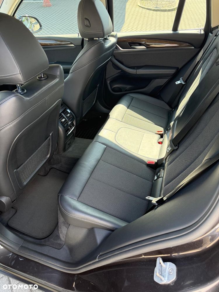 BMW X3 xDrive20i Advantage - 12
