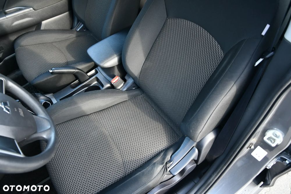 Mitsubishi ASX 1.6 Inform - 10