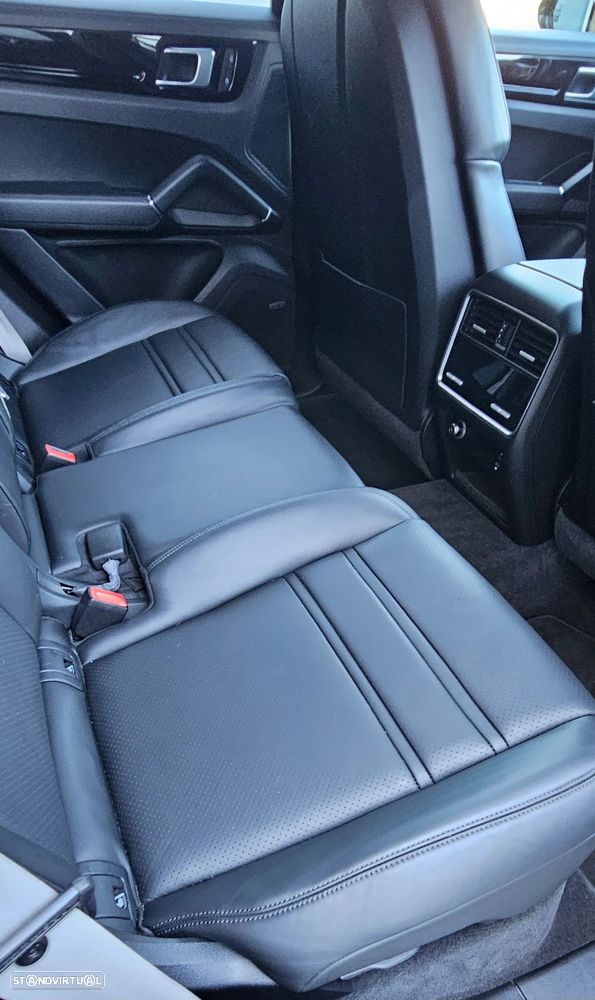 Porsche Cayenne - 8