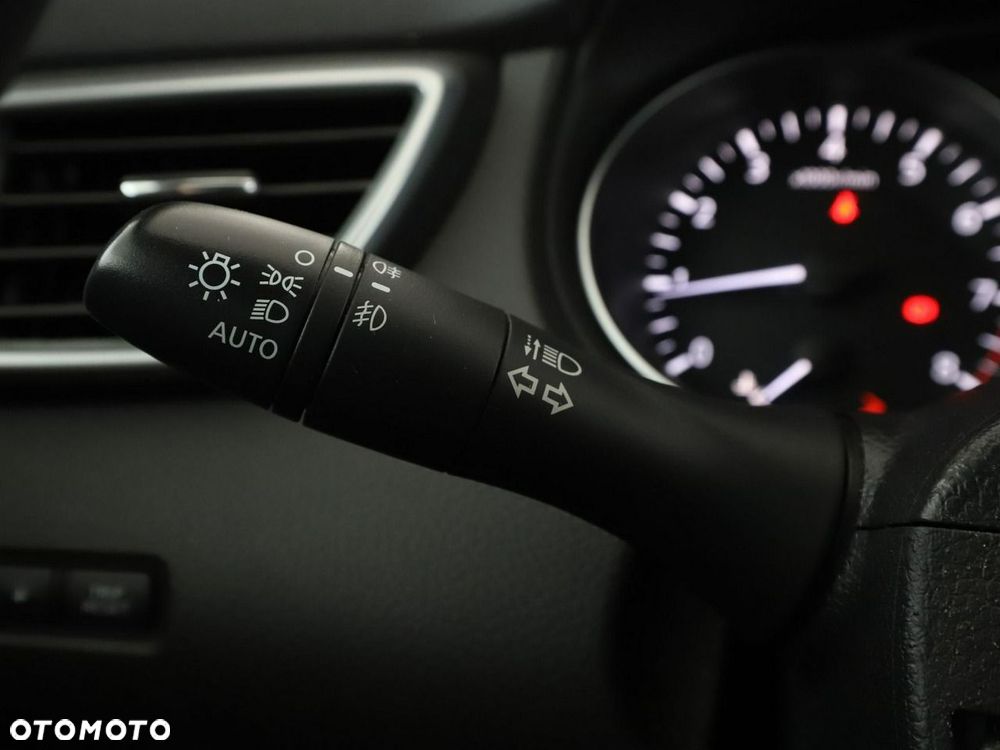 Nissan Qashqai 1.6 DIG-T N-Connecta - 33