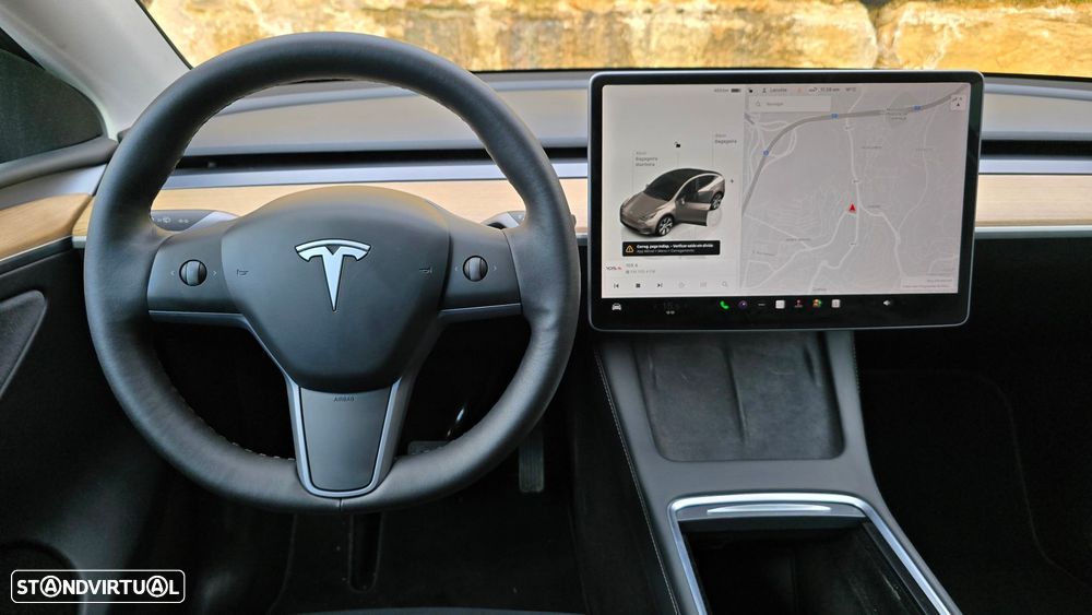 Tesla Model Y - 12