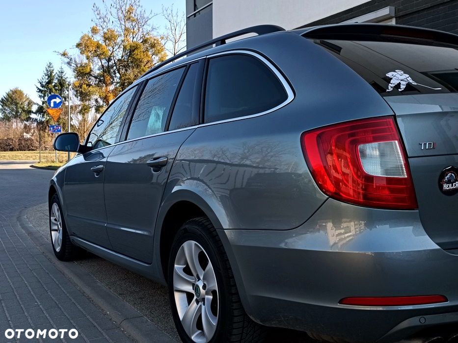 Skoda Superb 2.0 TDI Elegance DSG - 13