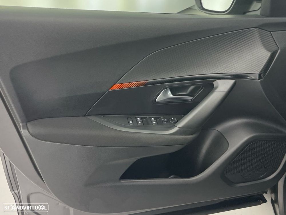 Peugeot 2008 1.2 PureTech Active Pack - 17