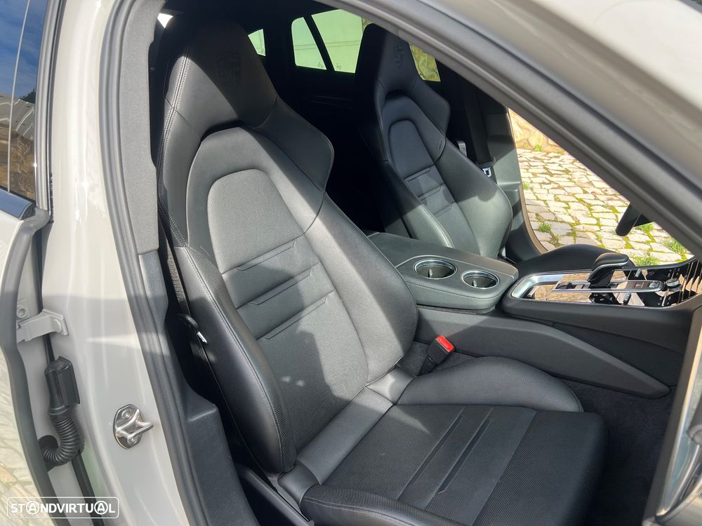 Porsche Panamera 4 E-Hybrid Platinum Edition com PDLS - 27