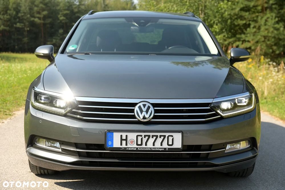 Volkswagen Passat - 12