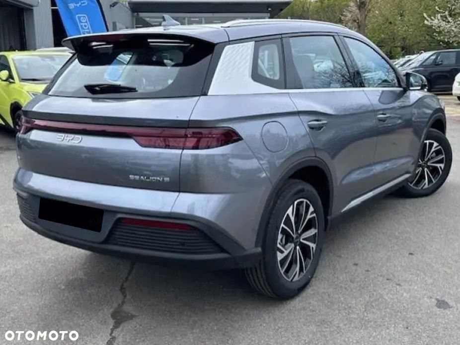 BYD Sealion 5 - 6