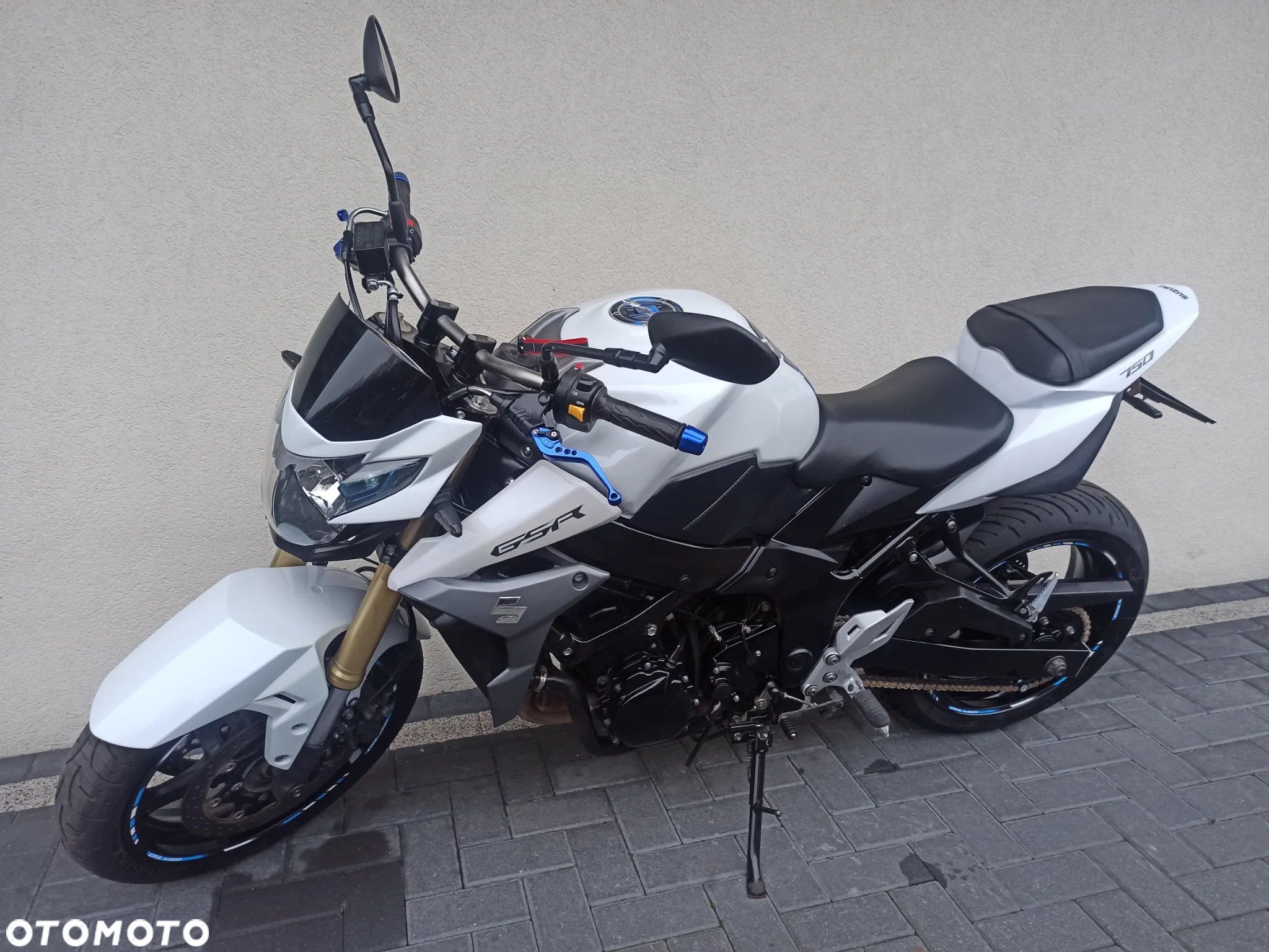Suzuki GSR - 5