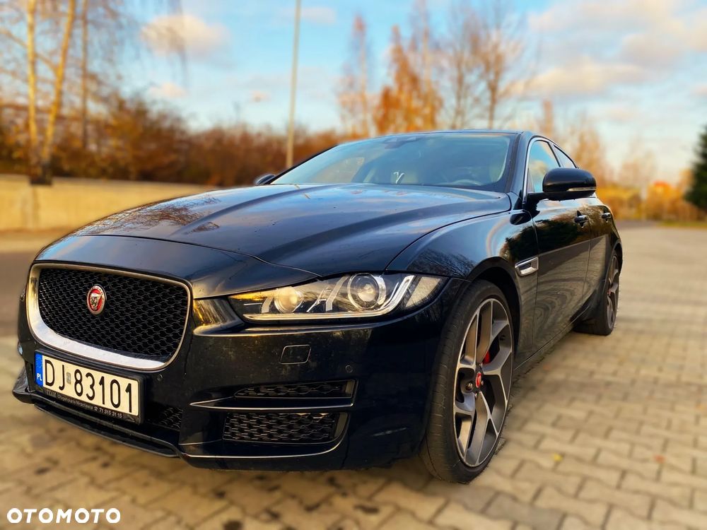Jaguar XE 2.0 T Prestige - 2