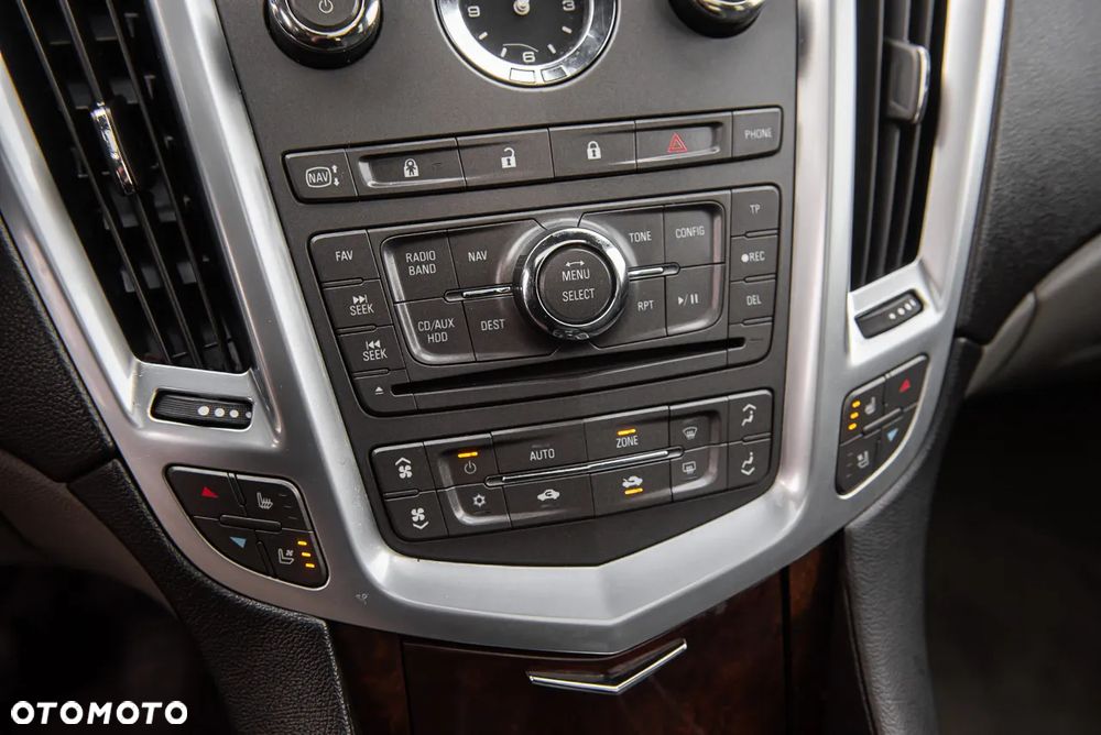 Cadillac SRX - 24