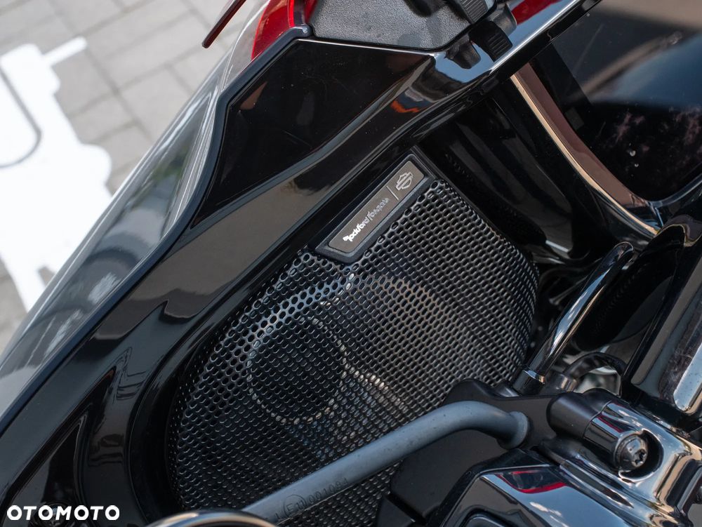 Harley-Davidson CVO Street Glide - 10