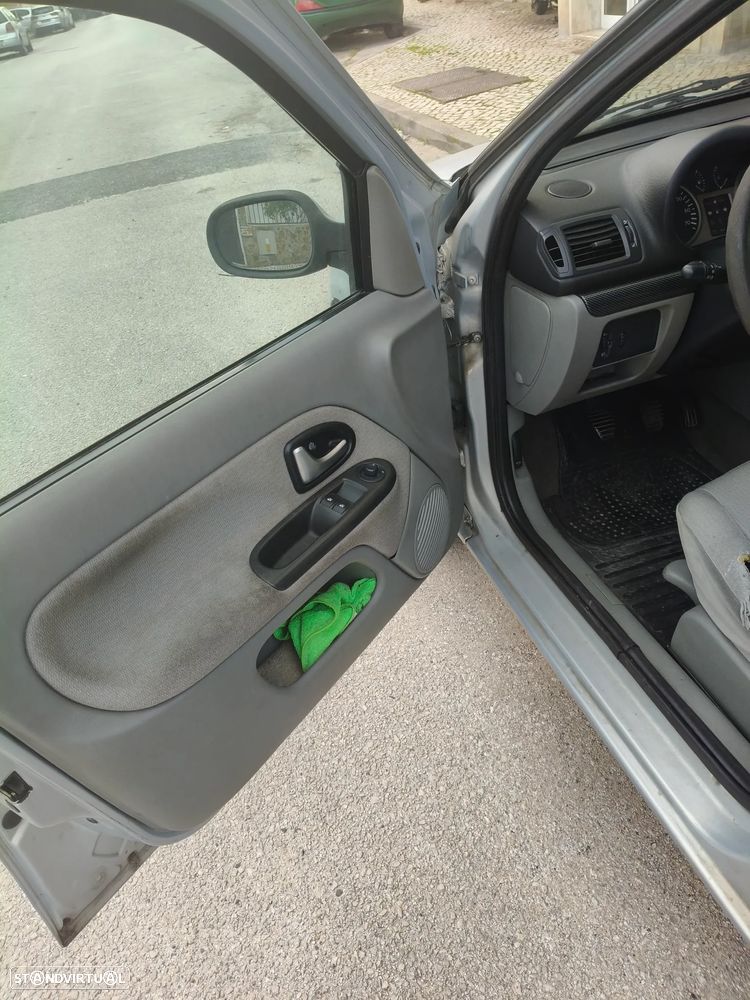 Renault Clio 1.2 16V Privilège - 1