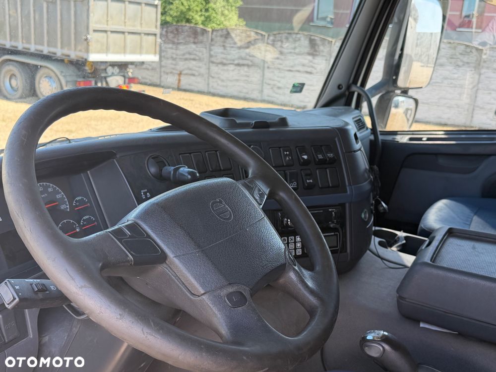 Volvo FH360 chłodnia - 11