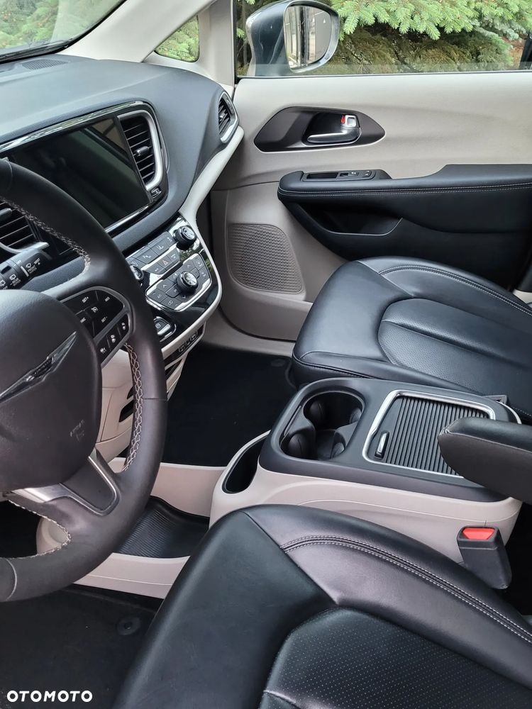 Chrysler Pacifica - 22