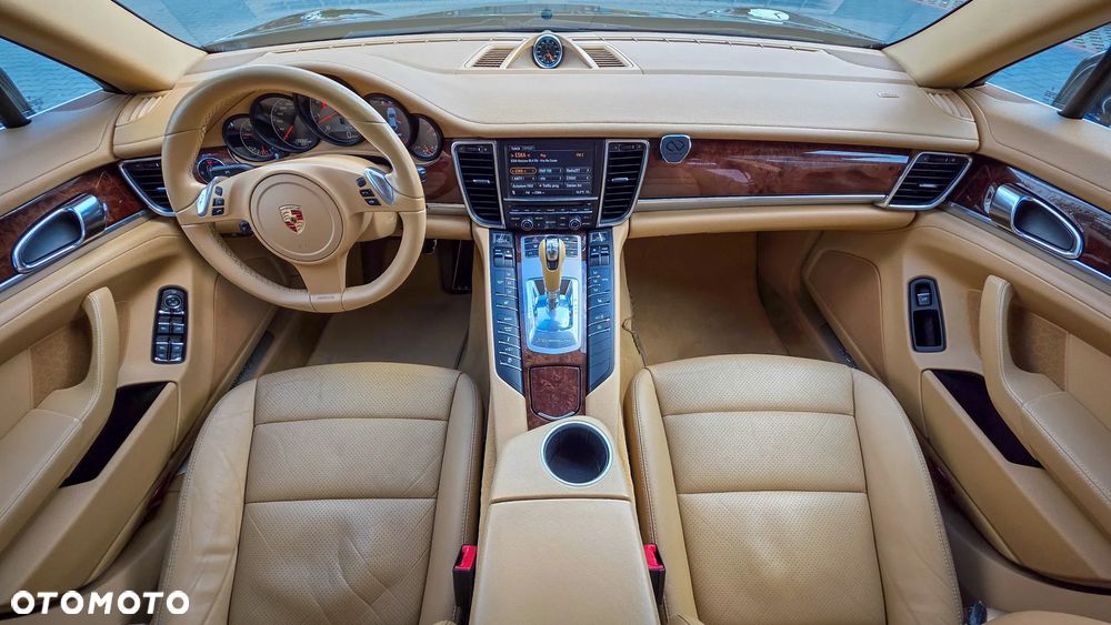 Porsche Panamera 4S - 23