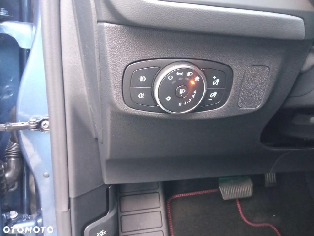 Ford Focus 1.0 EcoBoost mHEV ST-Line X - 12