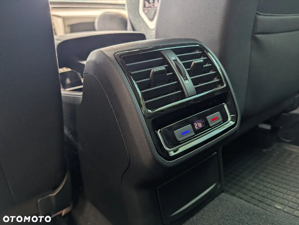 Volkswagen Passat 1.6 TDI SCR DSG Comfortline - 25