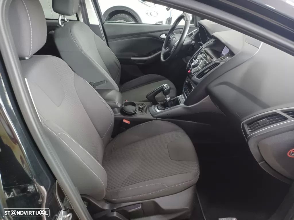 Ford Focus 1.0 EcoBoost S&S TITANIUM - 24