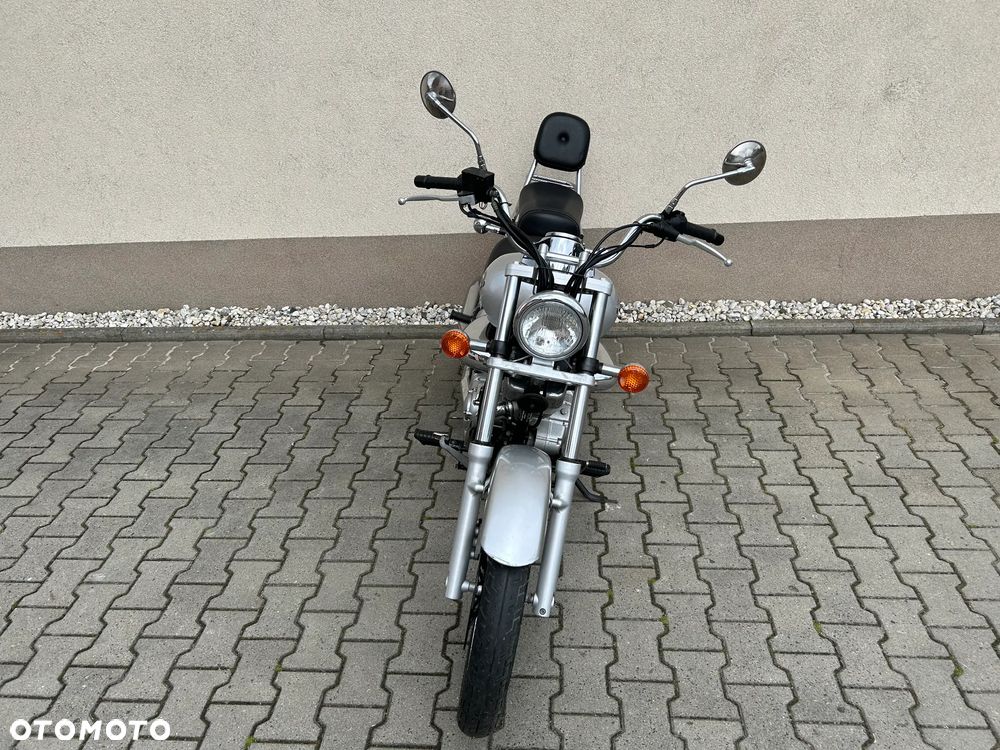 Suzuki Intruder - 13