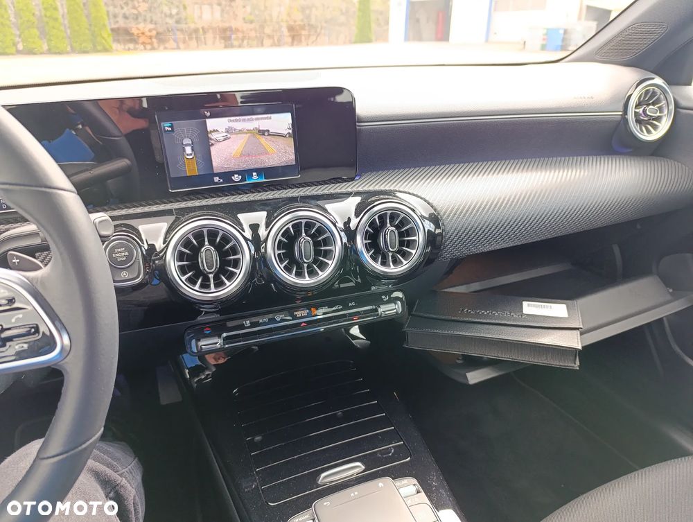 Mercedes-Benz CLA 200 7G-DCT - 20