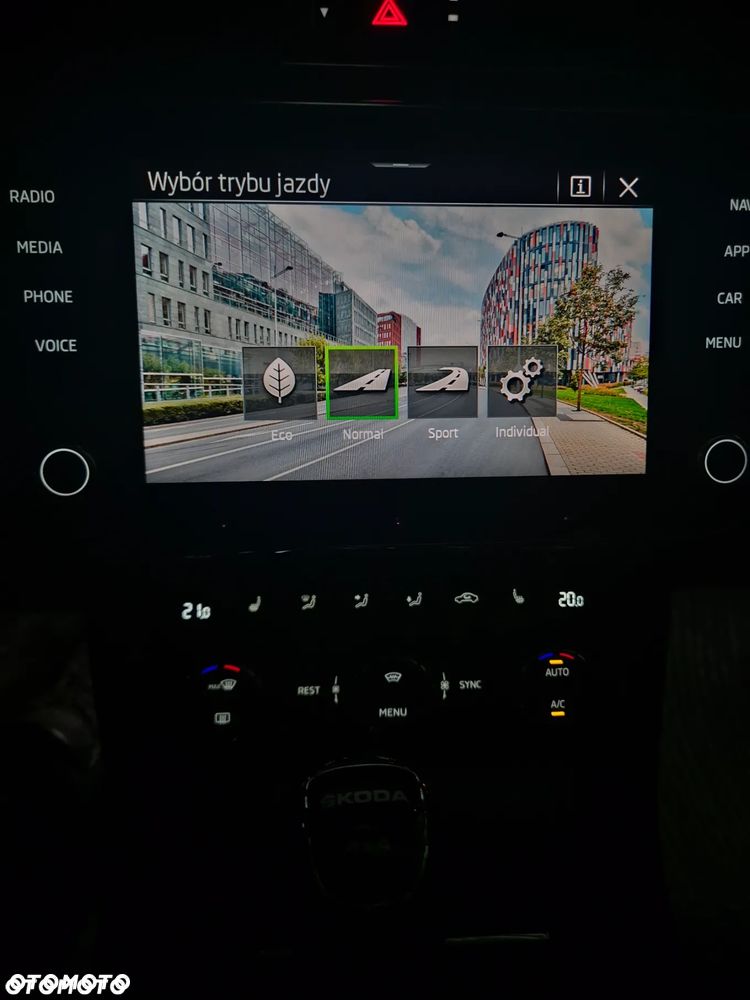 Skoda Superb 2.0 TDI SCR 4x4 Style DSG - 10