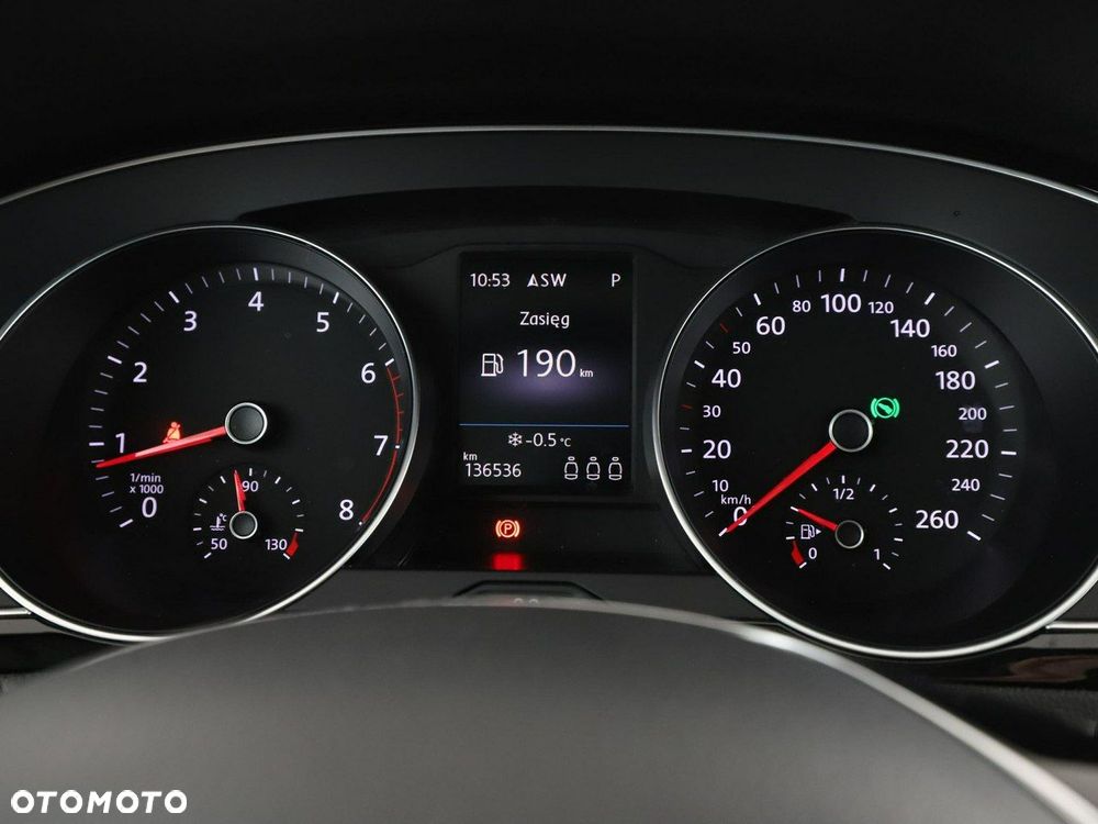 Volkswagen Passat - 23