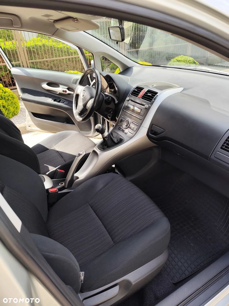 Toyota Auris 1.6 VVT-i Team - 10