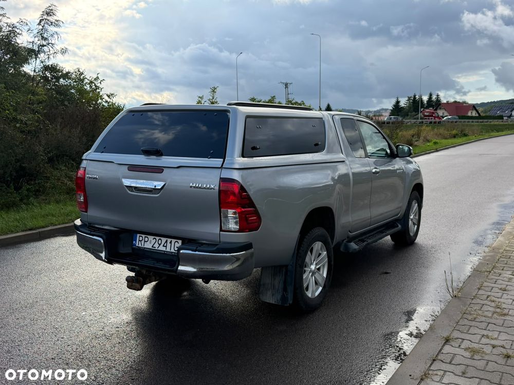 Toyota Hilux 2.4 D-4D X- CAB SR+ 4WD - 21