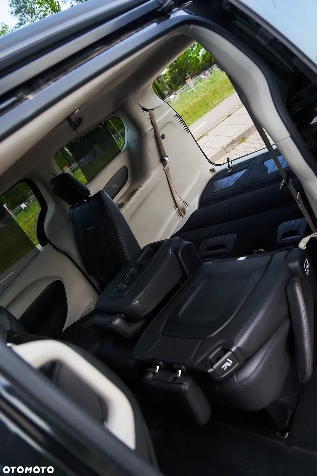 Chrysler Pacifica - 12