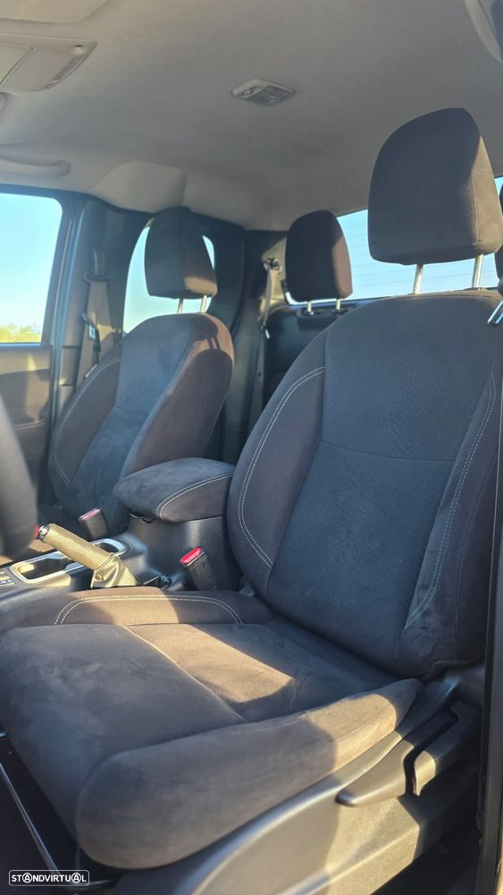 Nissan Navara 2.3 dCi CD 4WD Tekna - 38