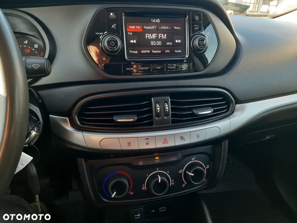 Fiat Tipo 1.4 T-Jet 16v Street - 13